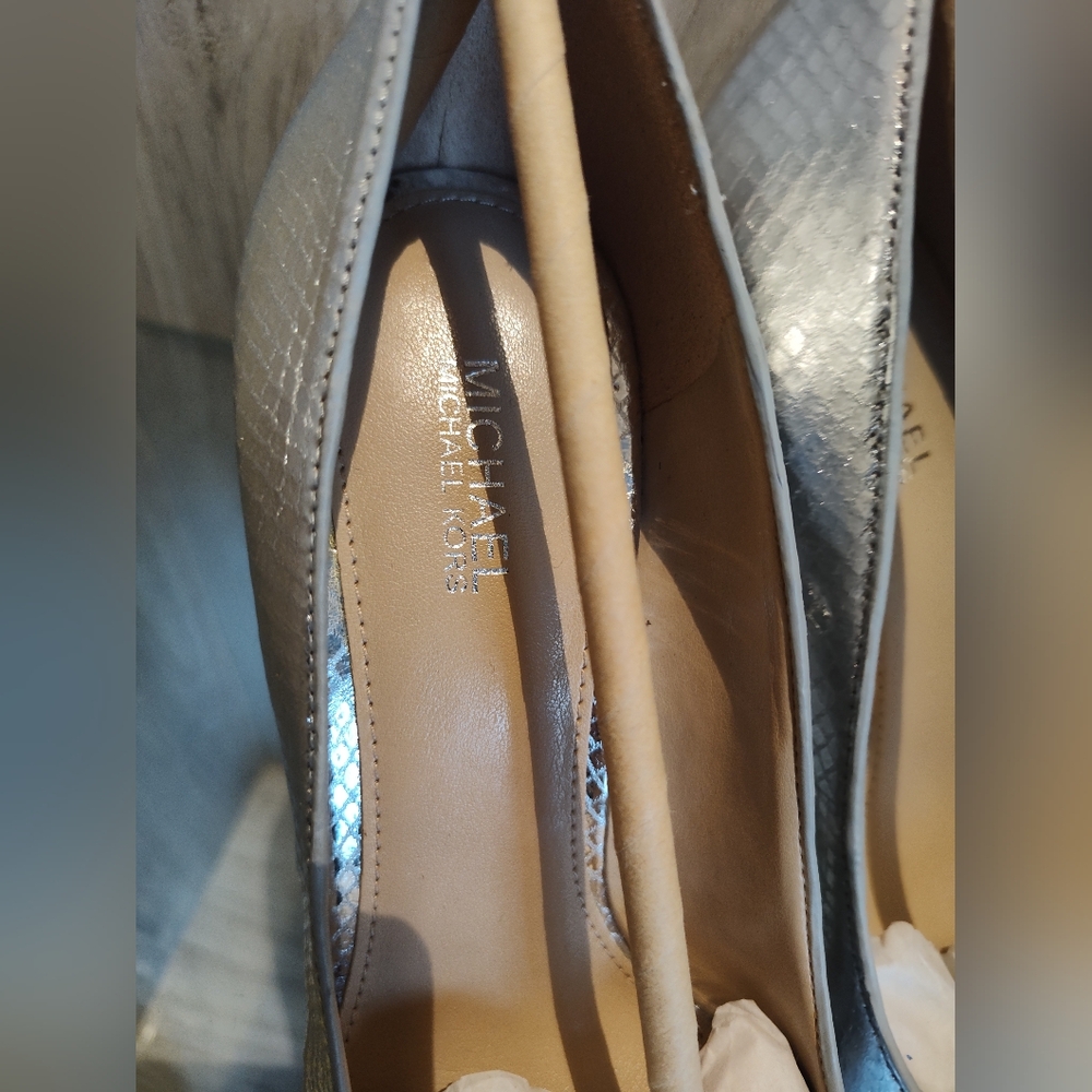 Michael Kors Claire Pump Metalic Silver Snakeskin Embossed Leather Size 7 - Picture 3 of 9